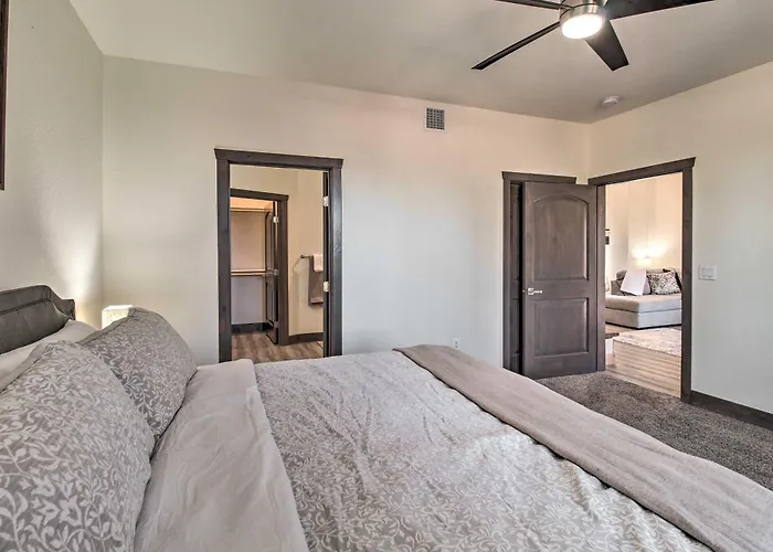 < 3 Mi To Fool Hollow Lake: Show Low Townhome Show Low